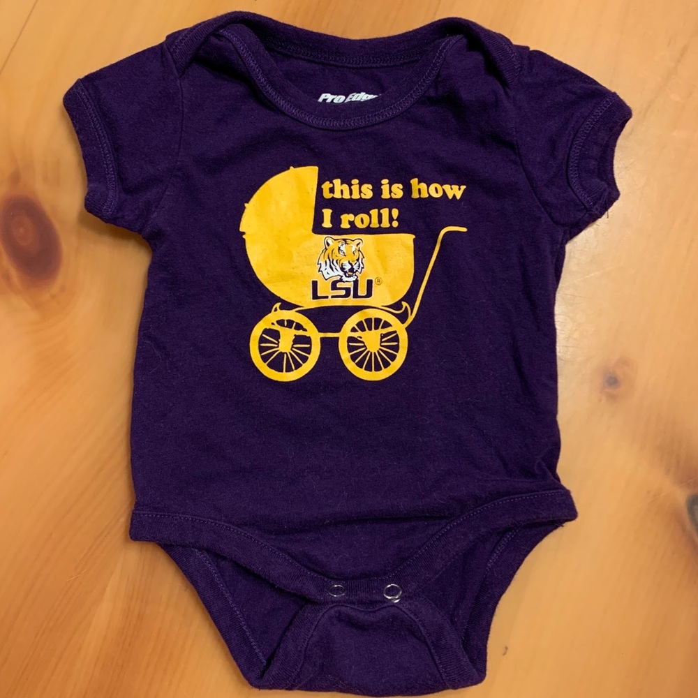 💜🐯💛 LSU 3-6 month Onesie 💜🏈💛